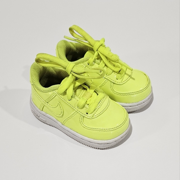 Nike Force 1 Lv8 Uv Volt Neon Yellow Baby Toddler Size 4 Sneaker Boy Girl - Picture 1 of 9